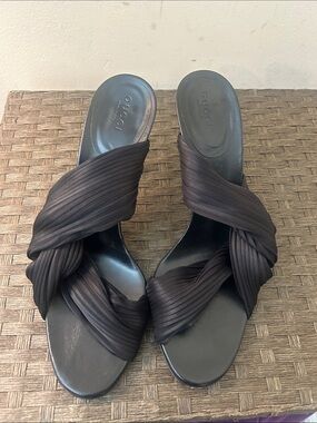 Gucci Black Pleated Twist Slide Mules